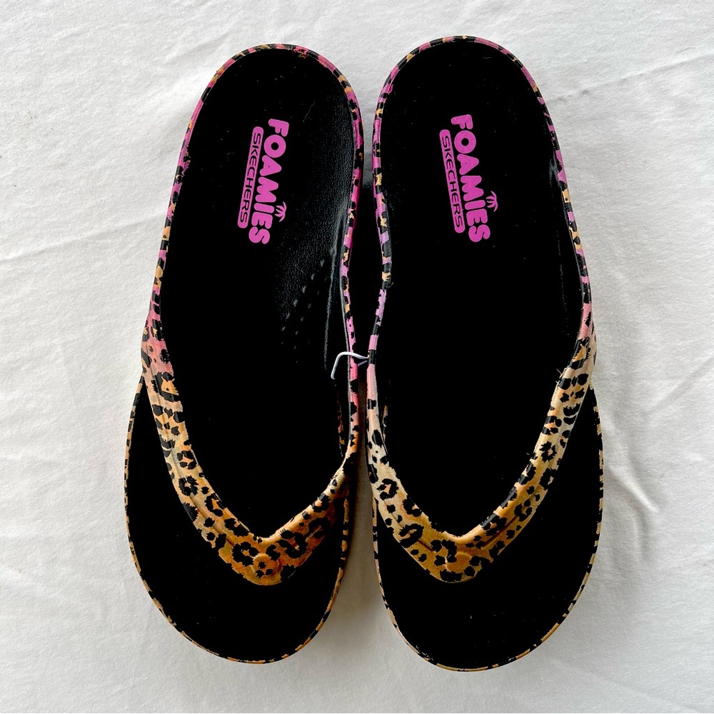 NWT SKETCHERS 8 FOAMIES LEOPARD SANDALS